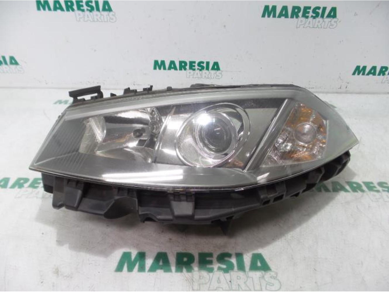 Renault - Megane - Koplamp links
