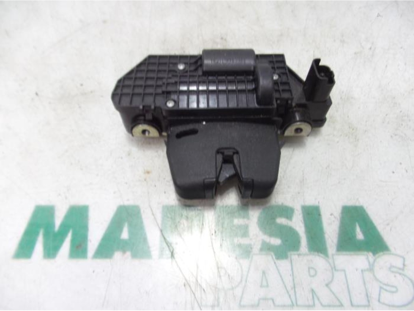 Peugeot - 3008 - Tailgate lock mechanism