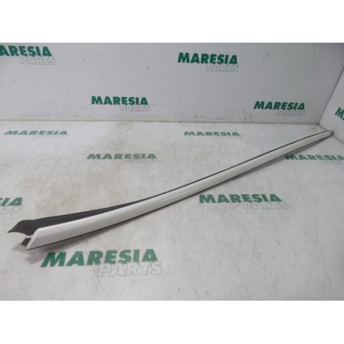 Peugeot - 3008 - Front strip, left