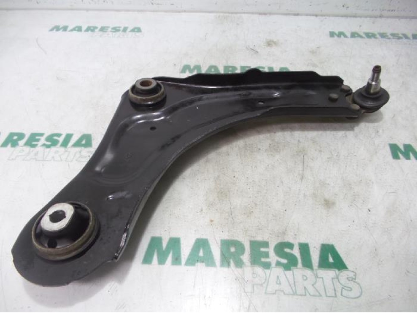 Renault - Megane - Front lower wishbone, right