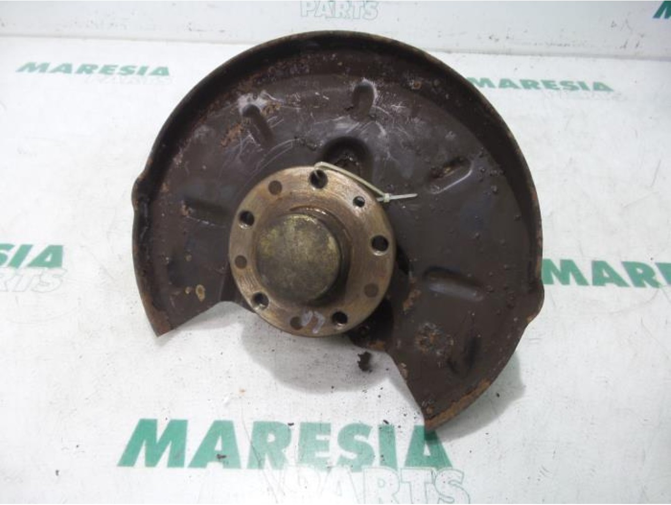 Alfa Romeo - 156 - Fusee links-achter