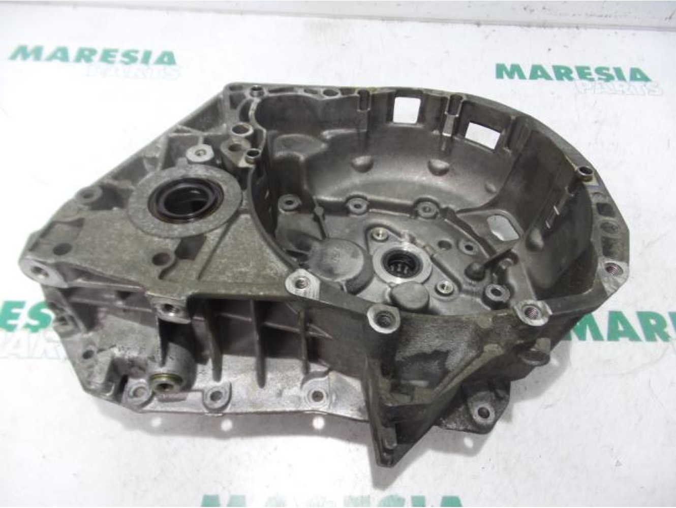 Renault - Megane - Gearbox casing