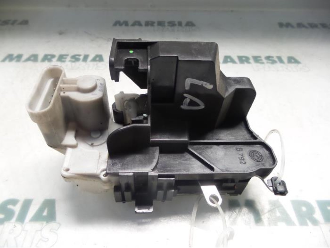 Fiat - Doblo - Sliding door lock mechanism, left