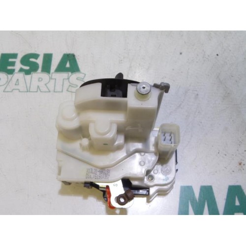 Fiat - Doblo - Minibus/van rear door lock mechanism