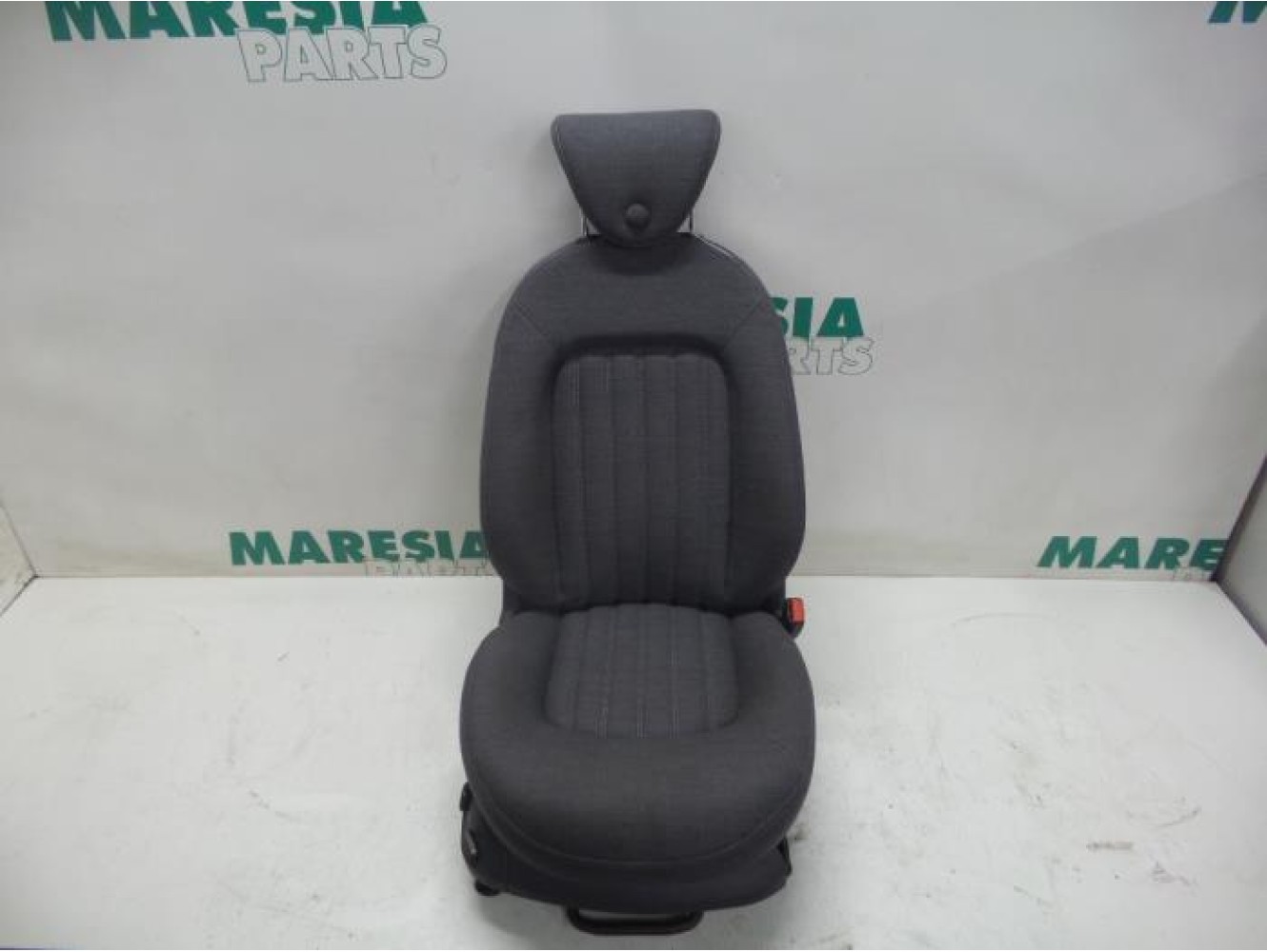 Lancia - Thesis - Sitz rechts