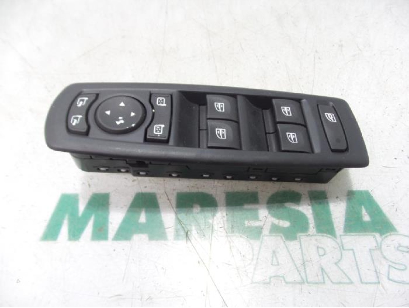 Renault - Megane - Multi-functional window switch
