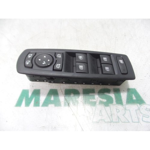 Renault - Megane - Multi-functional window switch