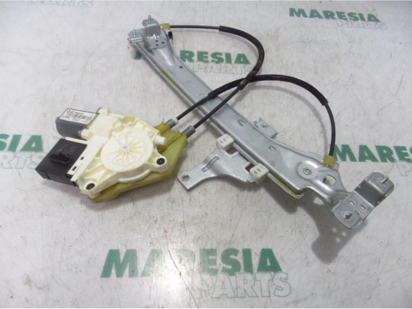 Renault - Megane - Rear door window mechanism 4-door, right