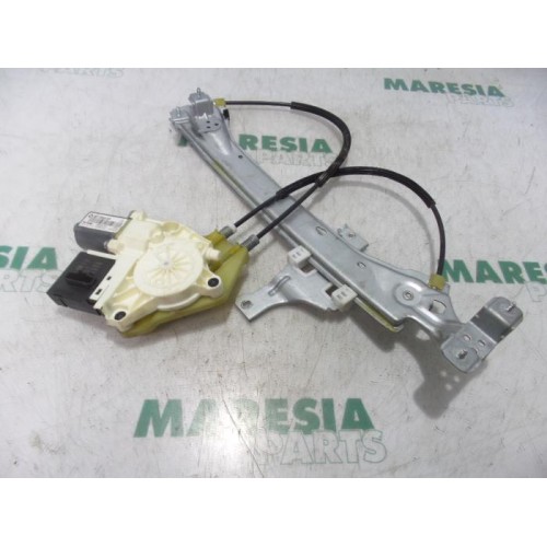 Renault - Megane - Rear door window mechanism 4-door, right