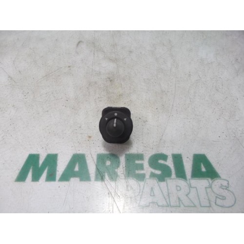 Fiat - Doblo - Mirror switch