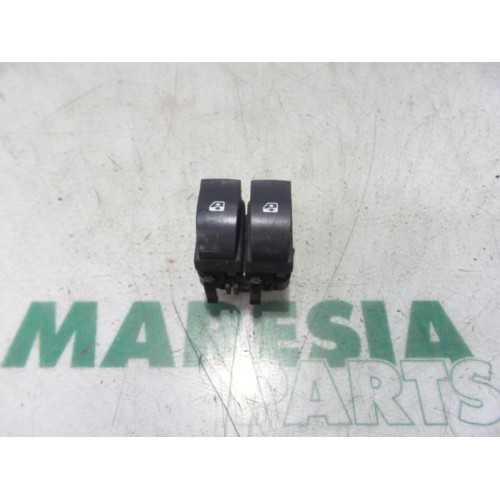 Renault - Clio - Multi-functional window switch