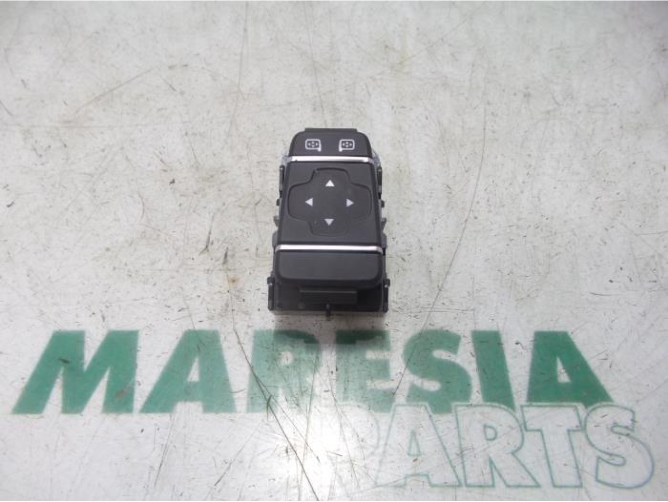 Renault - Clio - Mirror switch