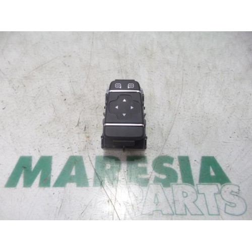 Renault - Clio - Mirror switch
