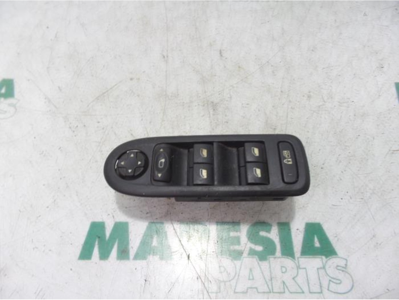 Peugeot - 308 - Multi-functional window switch