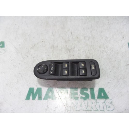 Peugeot - 308 - Multi-functional window switch