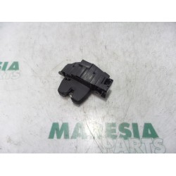 Peugeot - 308 - Tailgate lock mechanism