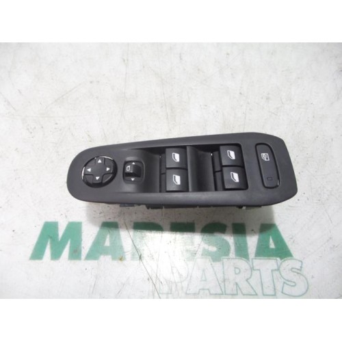 Peugeot - 308 - Multi-functional window switch