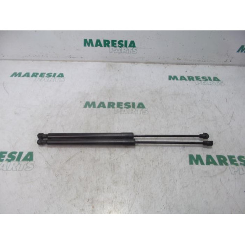 Peugeot - 308 - Set of tailgate gas struts