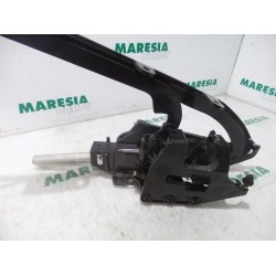 Renault - Megane - Convertible top hinge