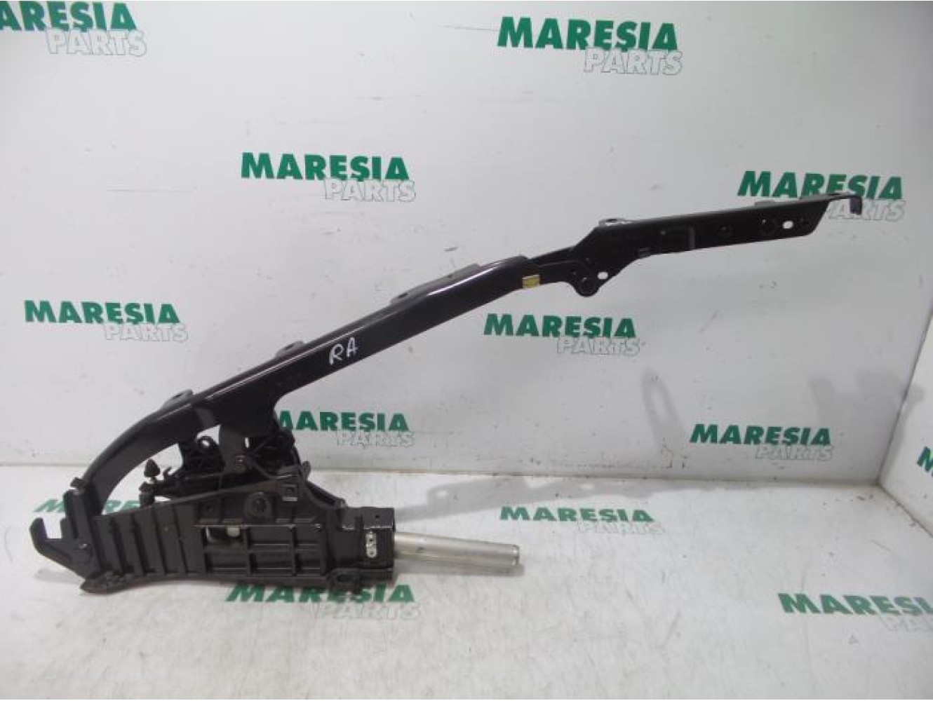 Renault - Megane - Convertible top hinge