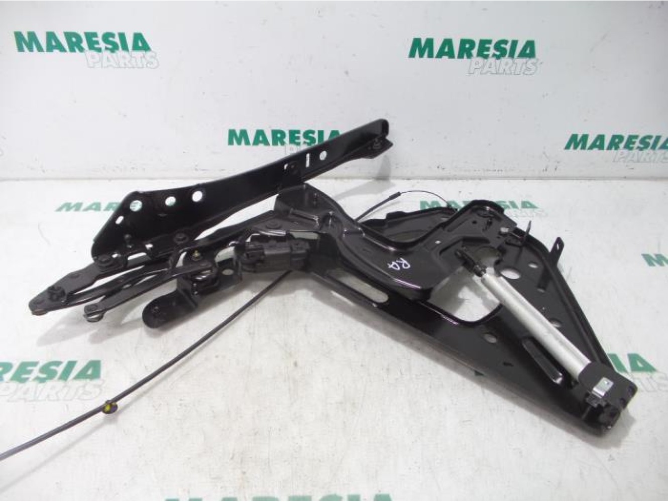 Renault - Megane - Convertible top hinge