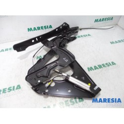 Renault - Megane - Convertible top hinge