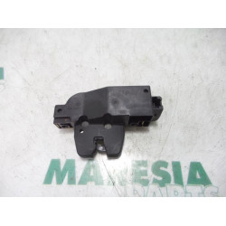 Peugeot - 307 - Tailgate lock mechanism
