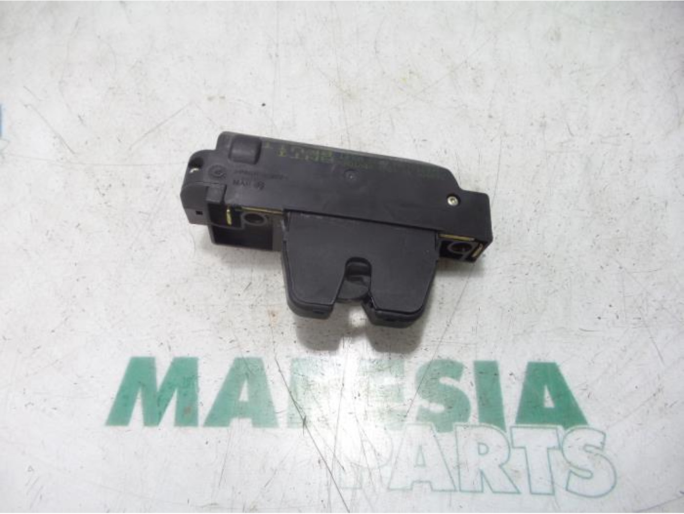 Peugeot - 307 - Tailgate lock mechanism