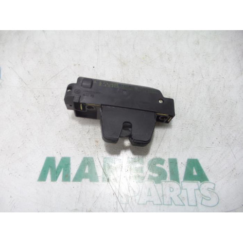 Peugeot - 307 - Tailgate lock mechanism
