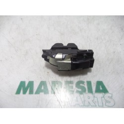 Peugeot - 207 - Tailgate lock mechanism