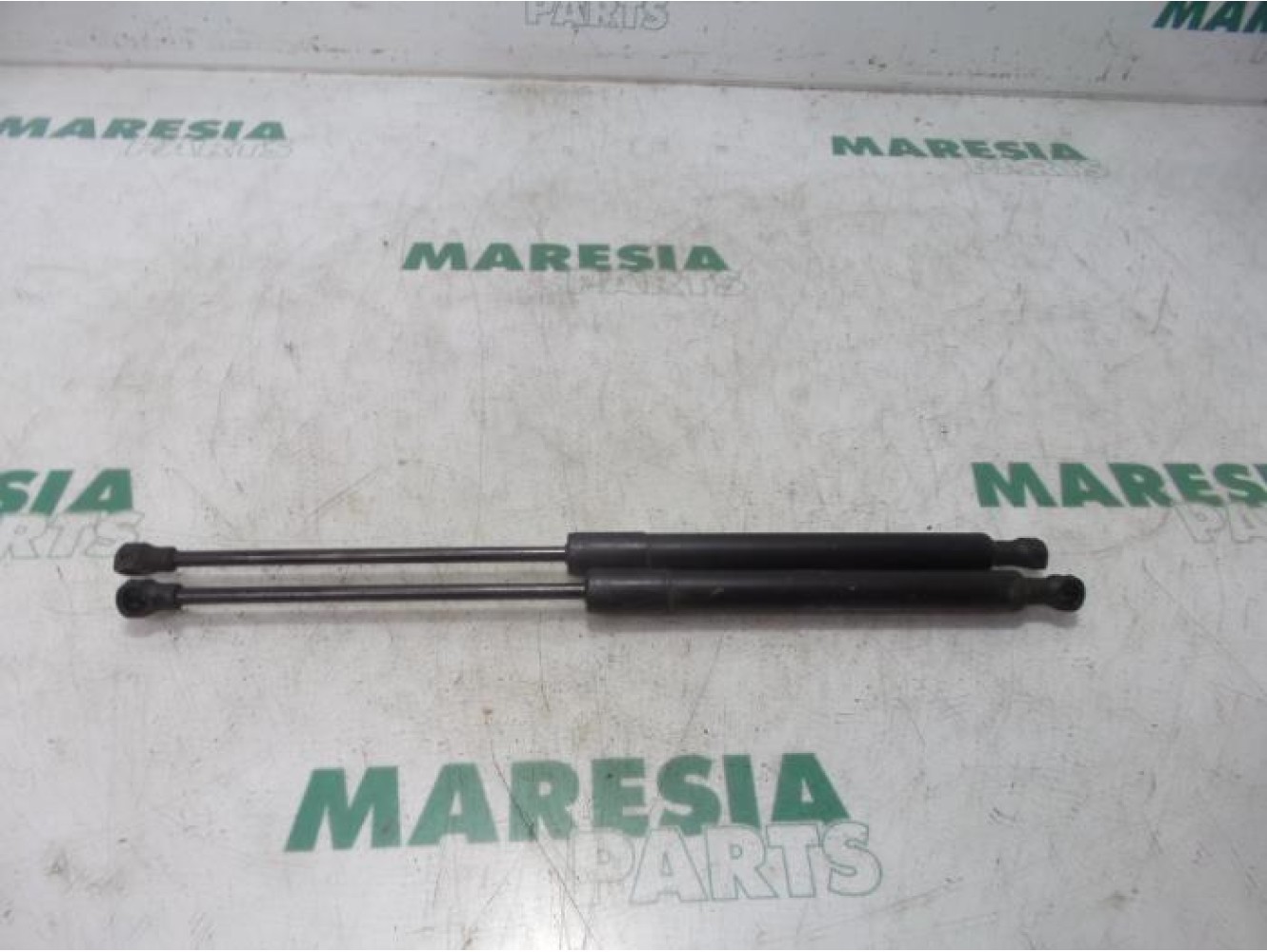 Peugeot - 207 - Set of tailgate gas struts