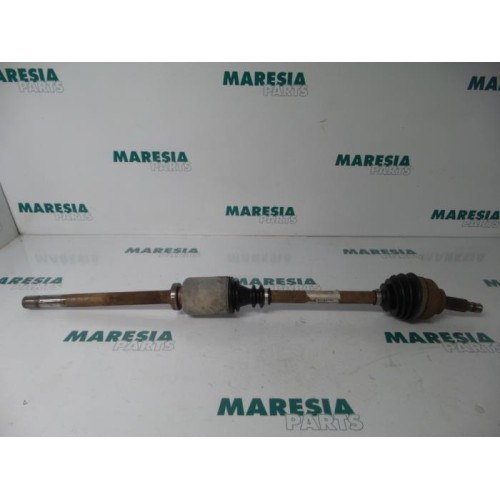 Renault - Trafic - Front drive shaft, right