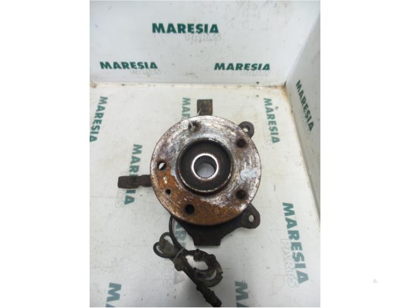 Renault - Trafic - Knuckle, front right