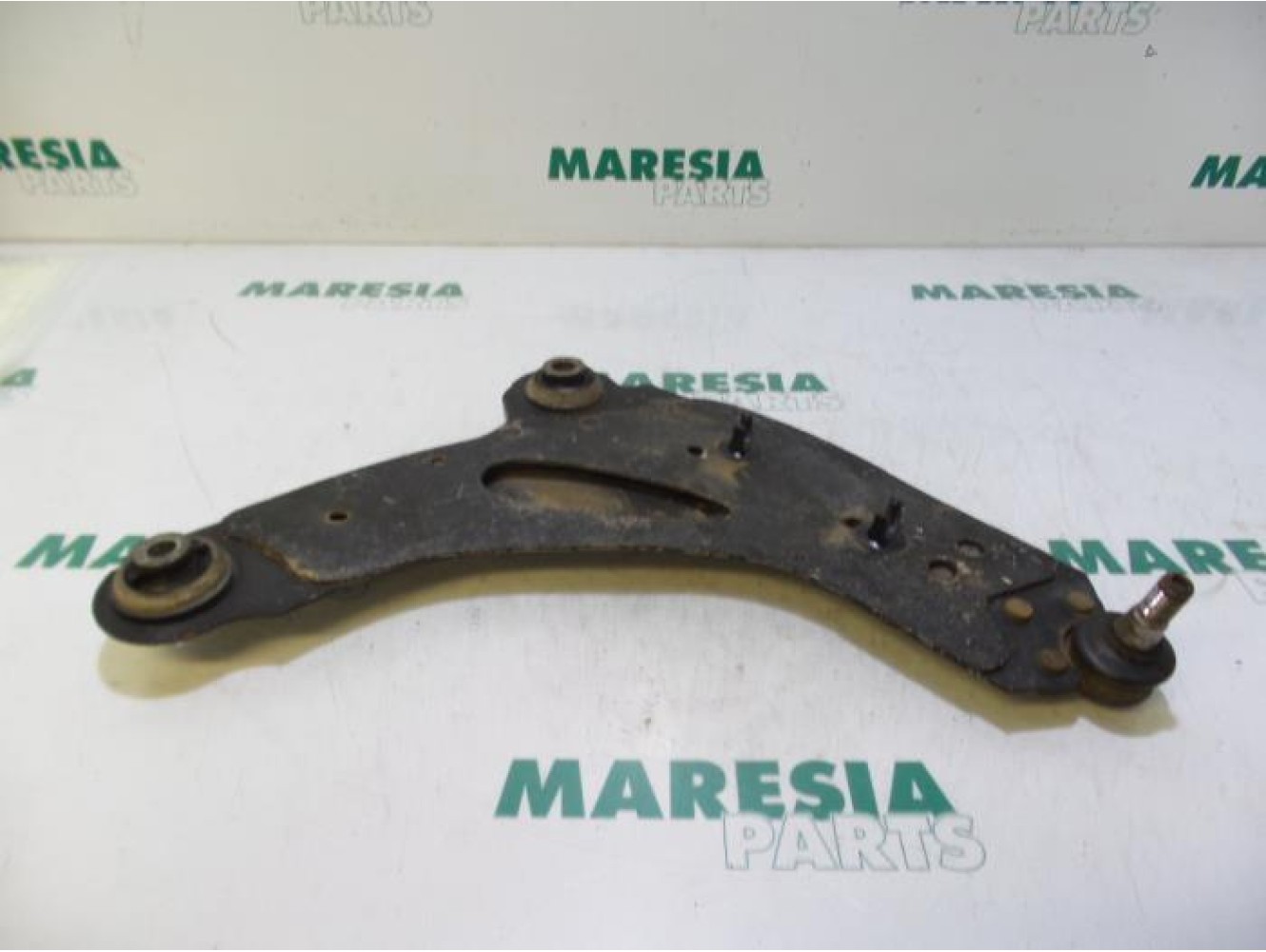Renault - Trafic - Front lower wishbone, right