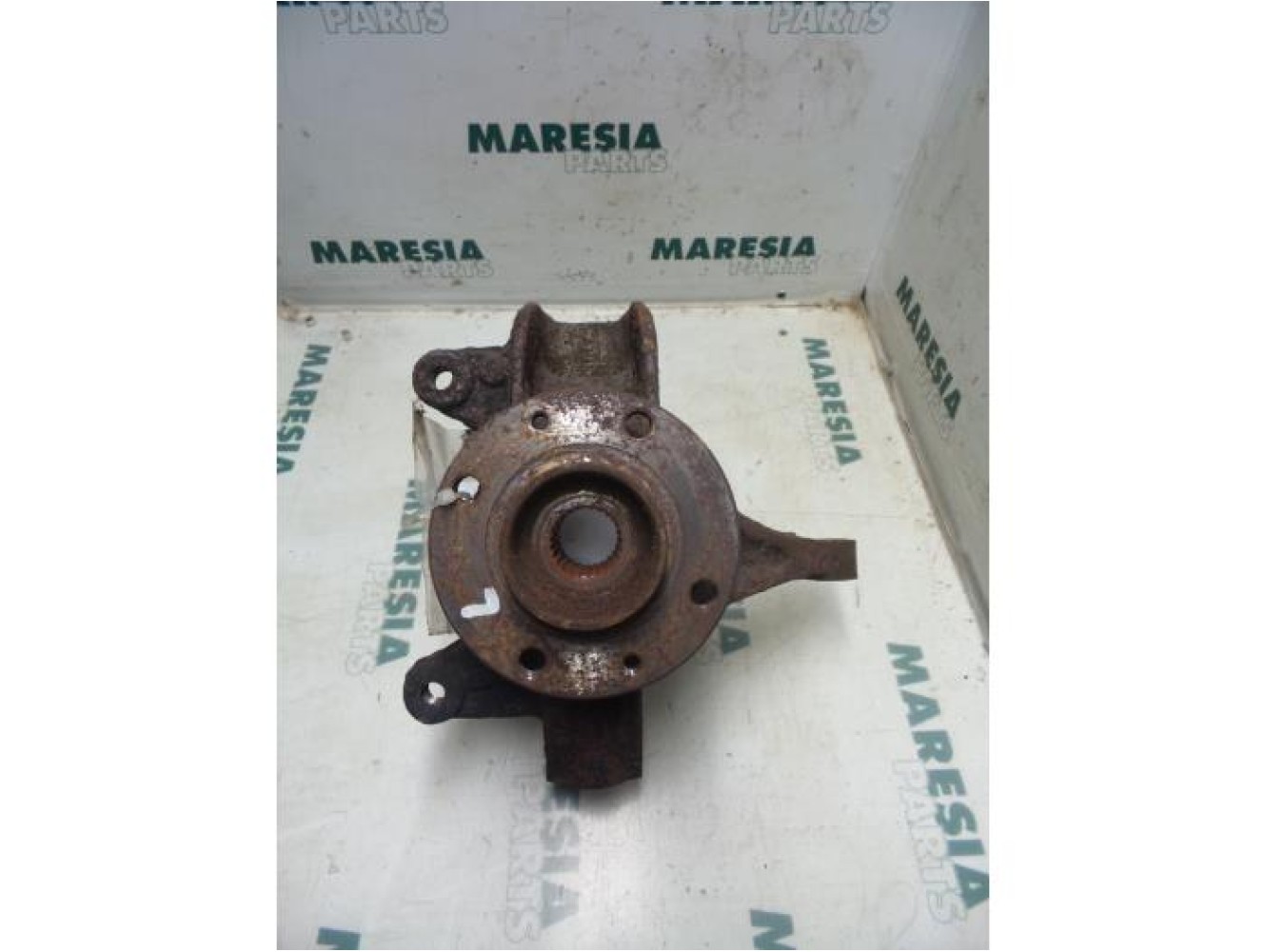 Renault - Megane - Fusee links-voor