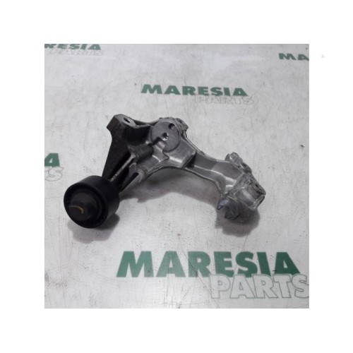 Renault - Clio - Support (miscellaneous)