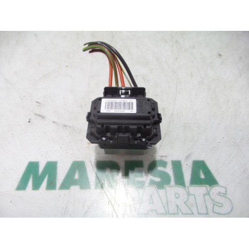 Renault - Clio - Heater resistor