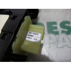 Renault - Clio - Multi-functional window switch