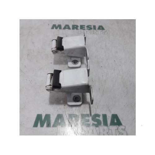 Renault - Kangoo - Rear door hinge, right