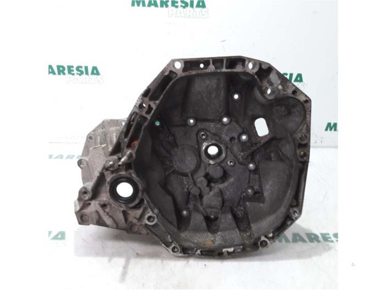 Renault - Clio - Gearbox casing
