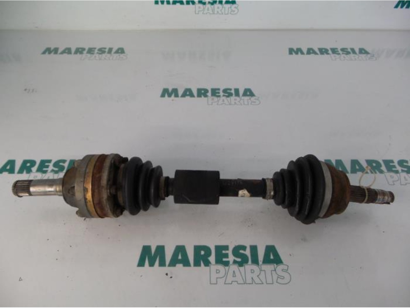 Alfa Romeo - 147 - Aandrijfas links-voor