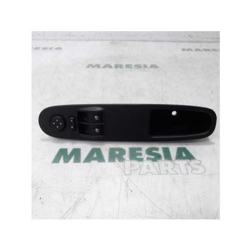 Fiat - Punto - Multi-functional window switch