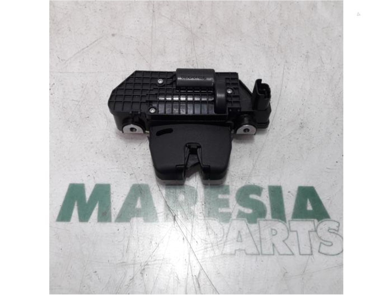 Peugeot - 208 - Tailgate lock mechanism