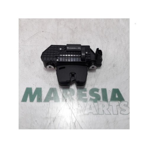 Peugeot - 208 - Tailgate lock mechanism