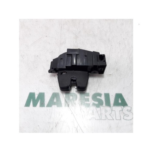 Peugeot - 308 - Tailgate lock mechanism