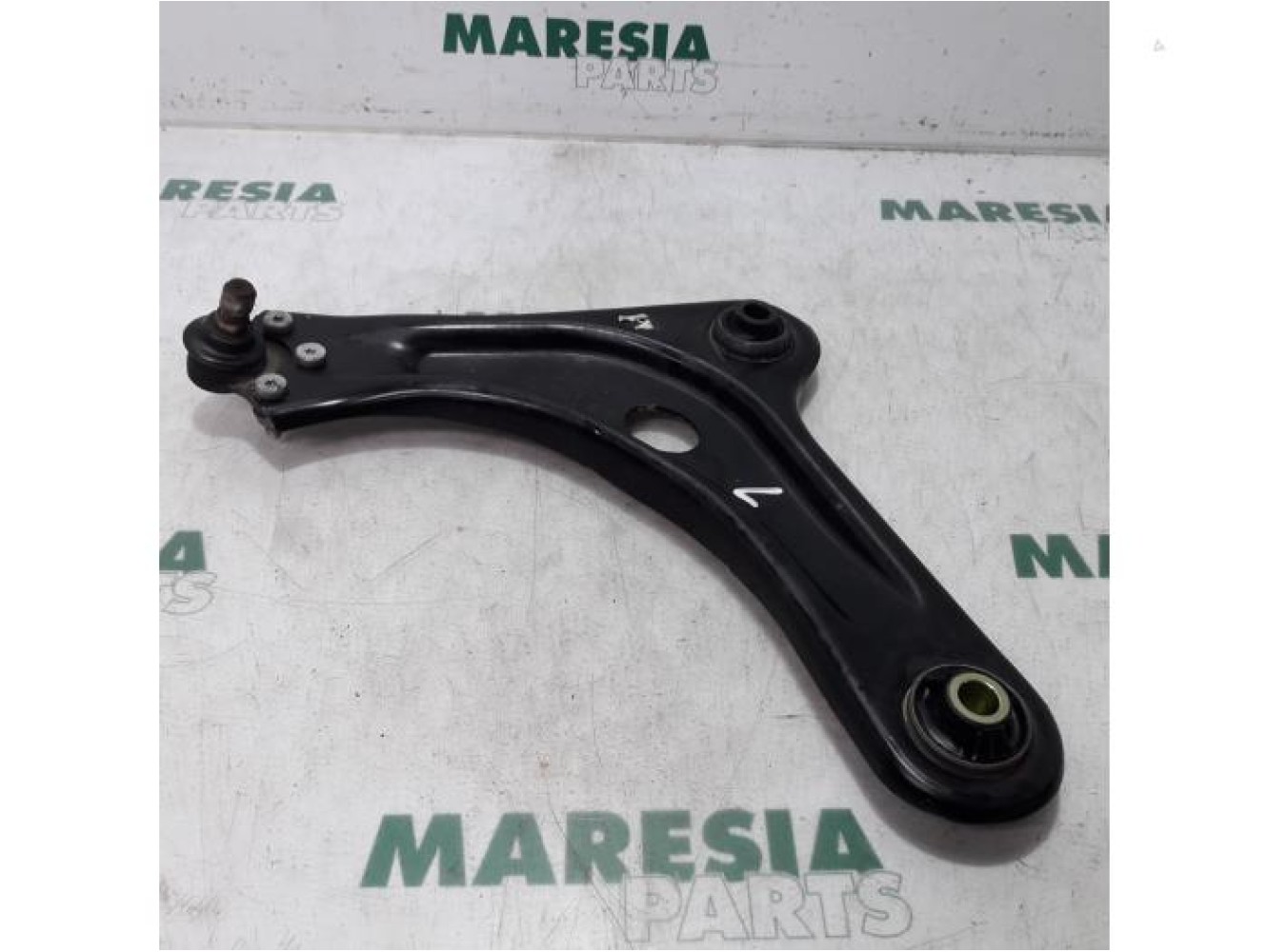 Citroen - C4 Cactus - Front lower wishbone, left