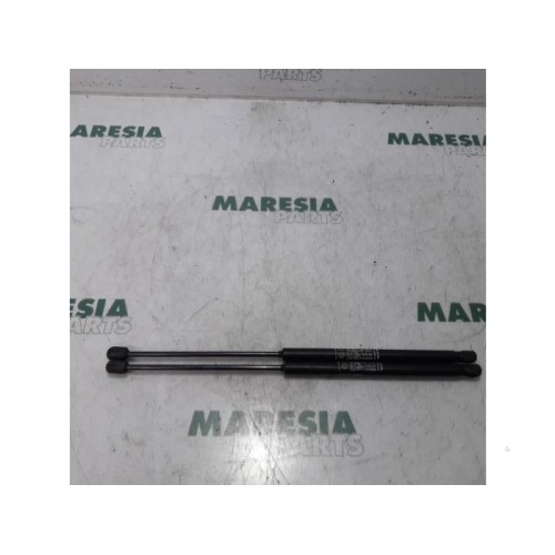 Fiat - Stilo - Set of tailgate gas struts
