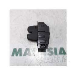 Peugeot - Partner - Tailgate lock mechanism