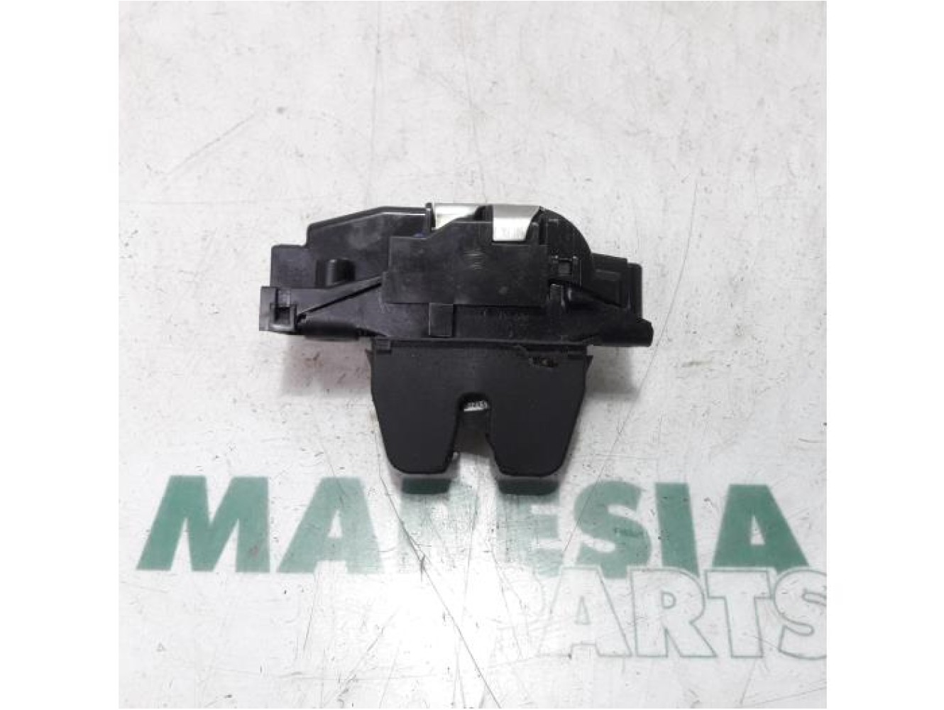 Peugeot - Partner - Tailgate lock mechanism