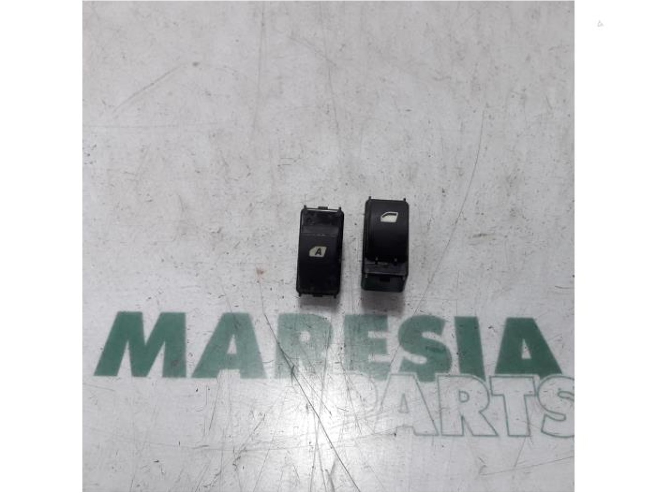 Peugeot - Partner - Multi-functional window switch